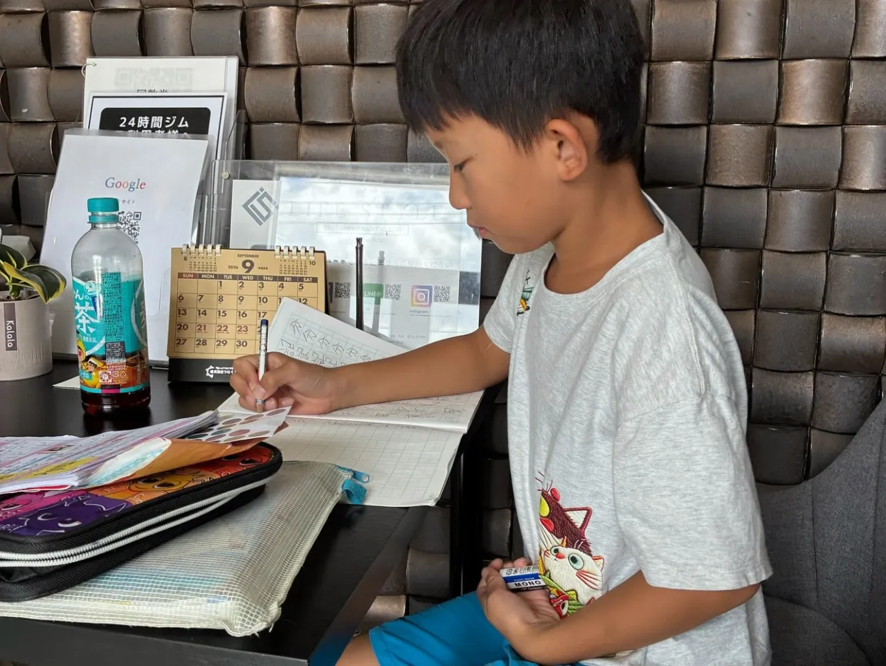 母はトレーニング、子は宿題。